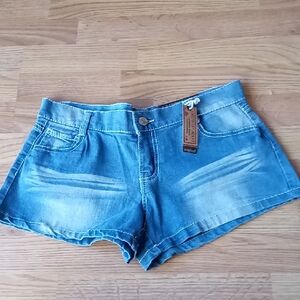 NWT  Juniors Jean Shorts, Sz 7, By amethyst Jeans MSRP $32.99